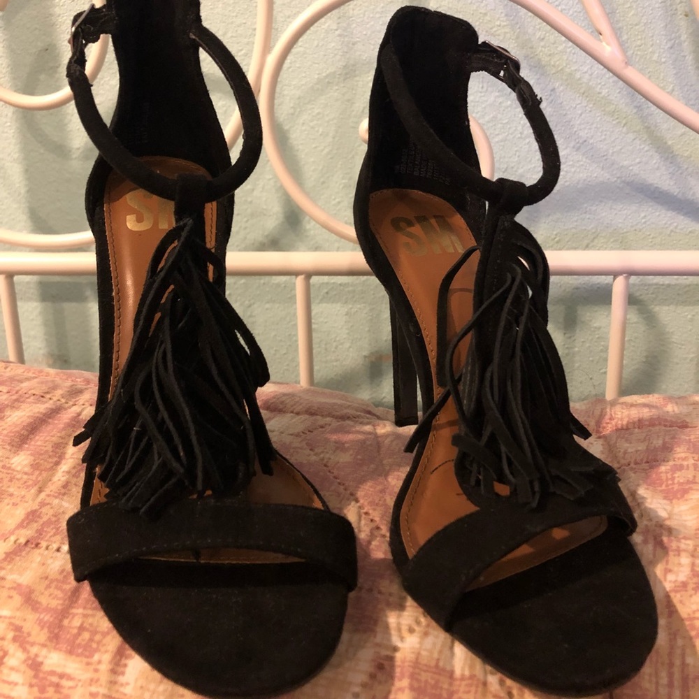 Size 6 fringe heels